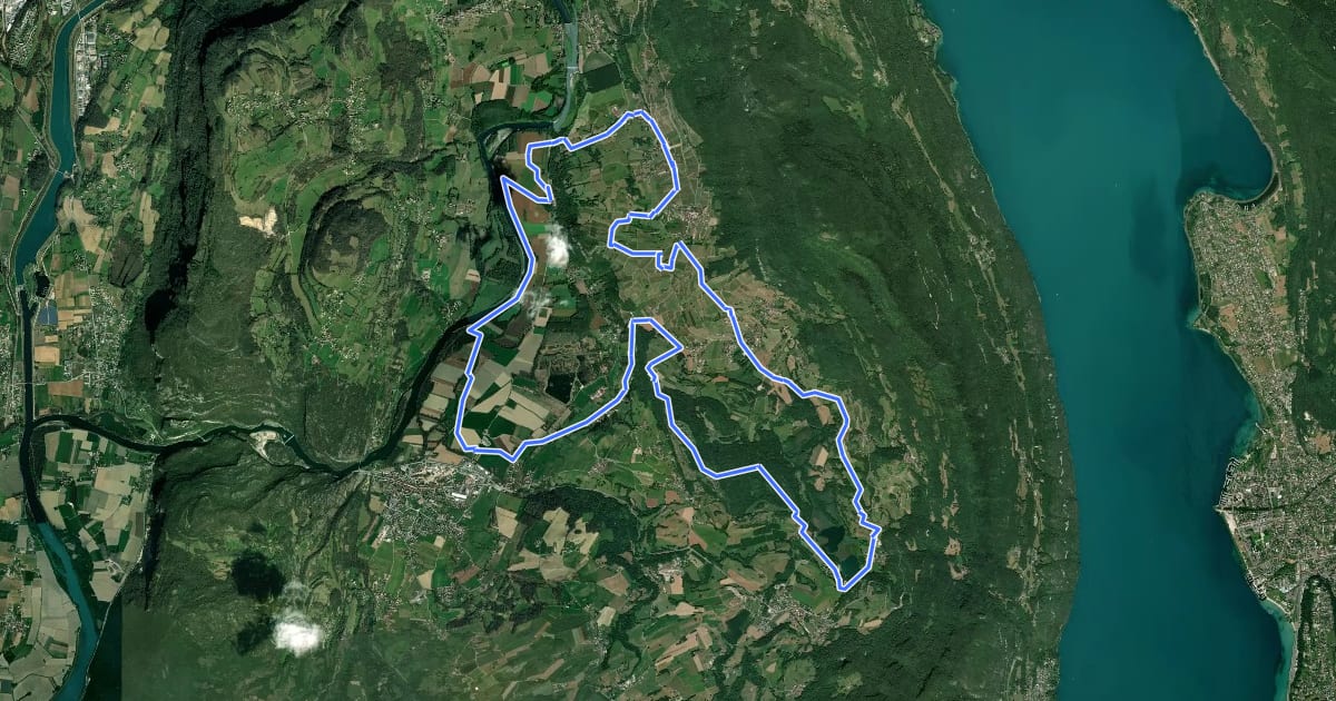 Маршрут Pays du lac d'Aiguebelette: Circuit VTT FFCT n°17 - Circuit du vignoble (rouge) на спутниковом снимке