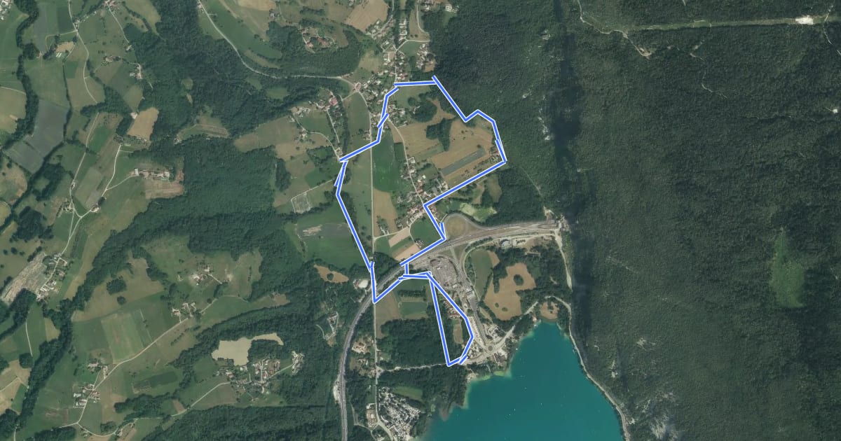 Маршрут Pays du lac d'Aiguebelette: Circuit VTT FFCT n°2 - Boucles de Nances (vert) на спутниковом снимке