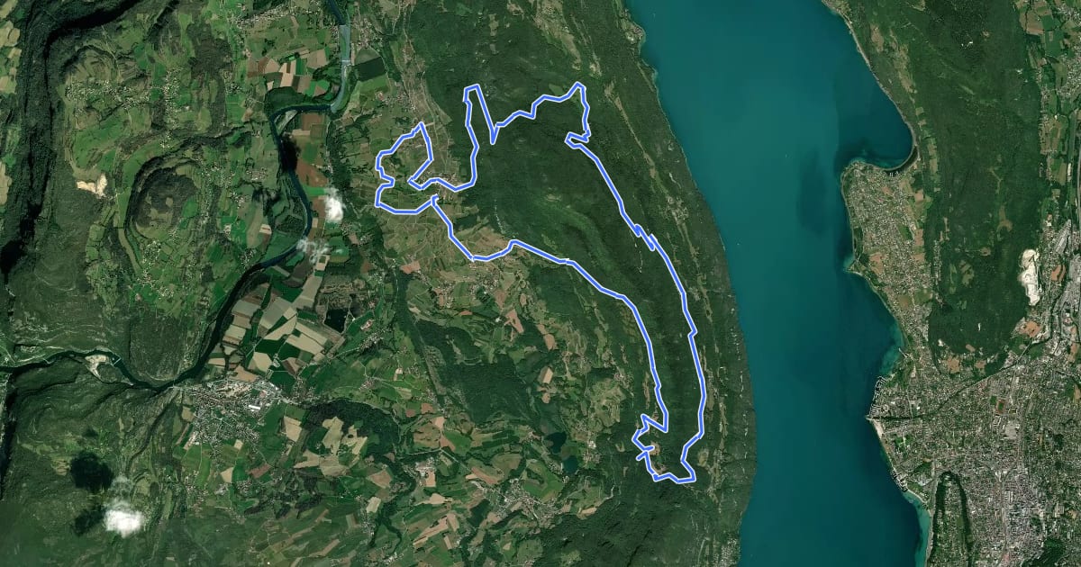 Маршрут Pays du lac d'Aiguebelette: Circuit VTT FFCT n°20 - Tour du Mont de la Charvaz (noir) на спутниковом снимке
