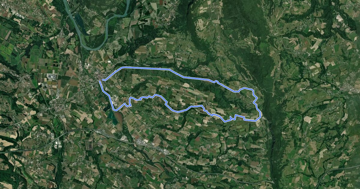 Маршрут Pays du lac d'Aiguebelette: Circuit VTT FFCT n°23 - La colline de Rochefort (bleu) на спутниковом снимке