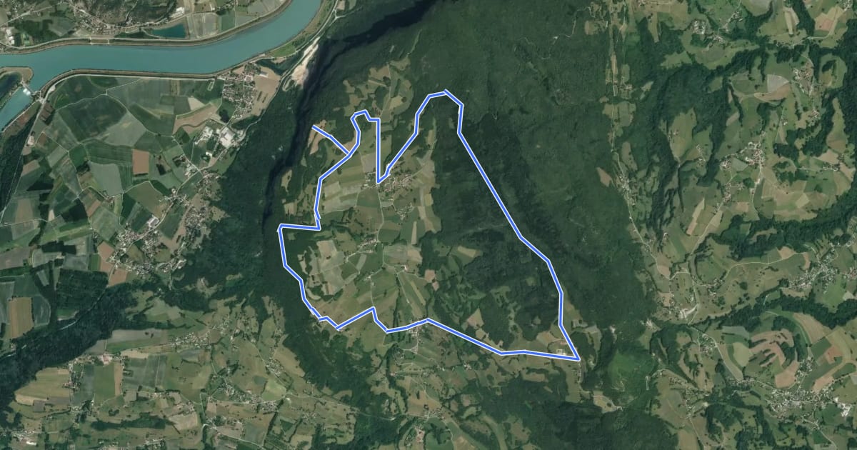 Маршрут Pays du lac d'Aiguebelette: Circuit VTT FFCT N°26 - Le Petit Mont Tournier (vert)) на спутниковом снимке