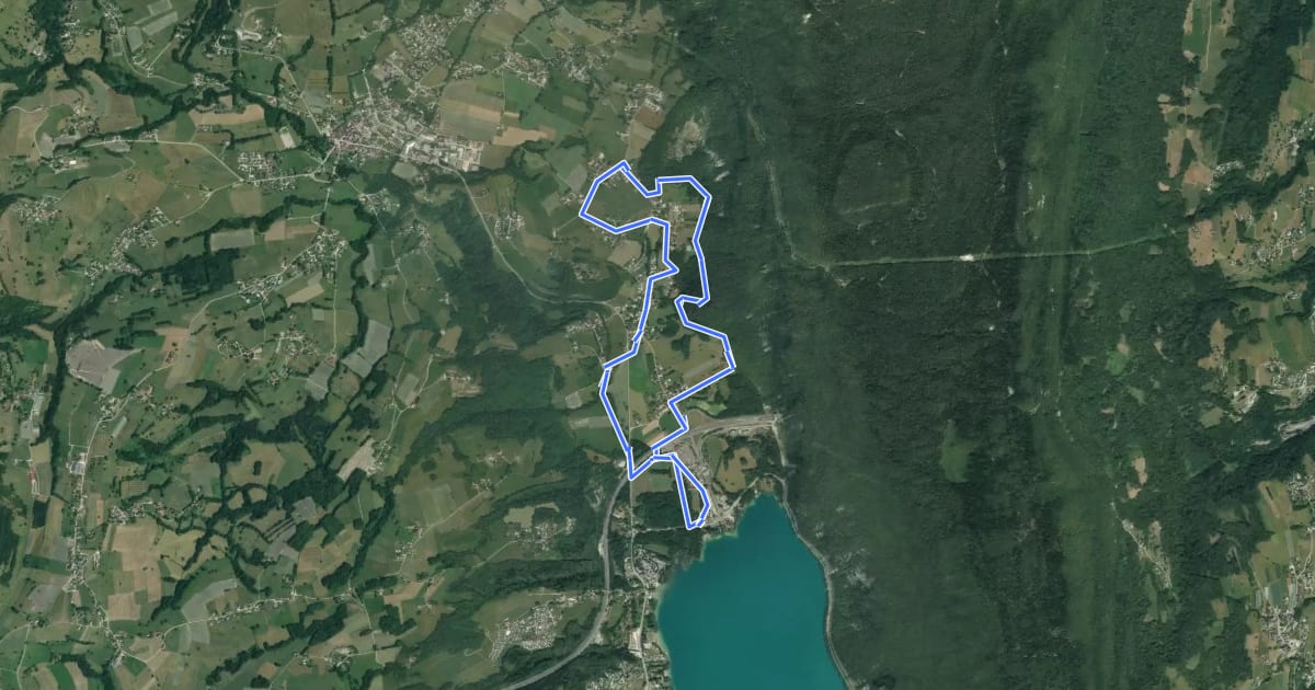Маршрут Pays du lac d'Aiguebelette: Circuit VTT FFCT N° 3 - Les boucles de Nances (bleu) на спутниковом снимке