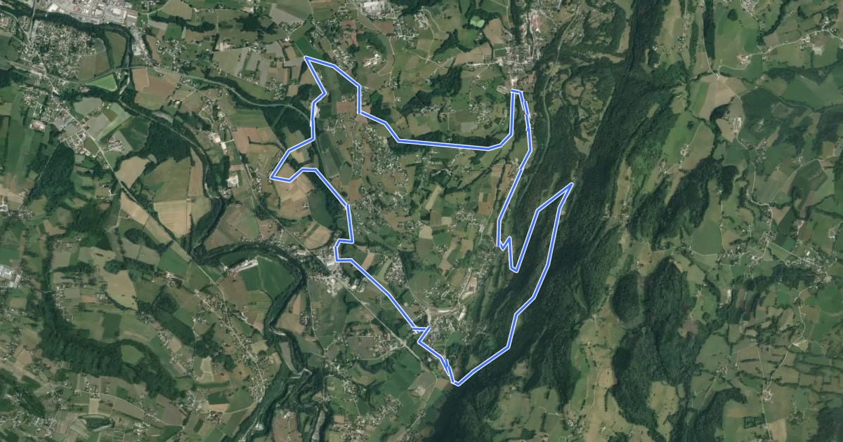Маршрут Pays du lac d'Aiguebelette: Circuit VTT FFCT n°31 - Boucle des Roches (bleu) на спутниковом снимке