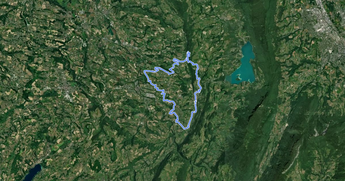 Маршрут Pays du lac d'Aiguebelette: Circuit VTT FFCT n°32 - Autour du Thiers (rouge) на спутниковом снимке