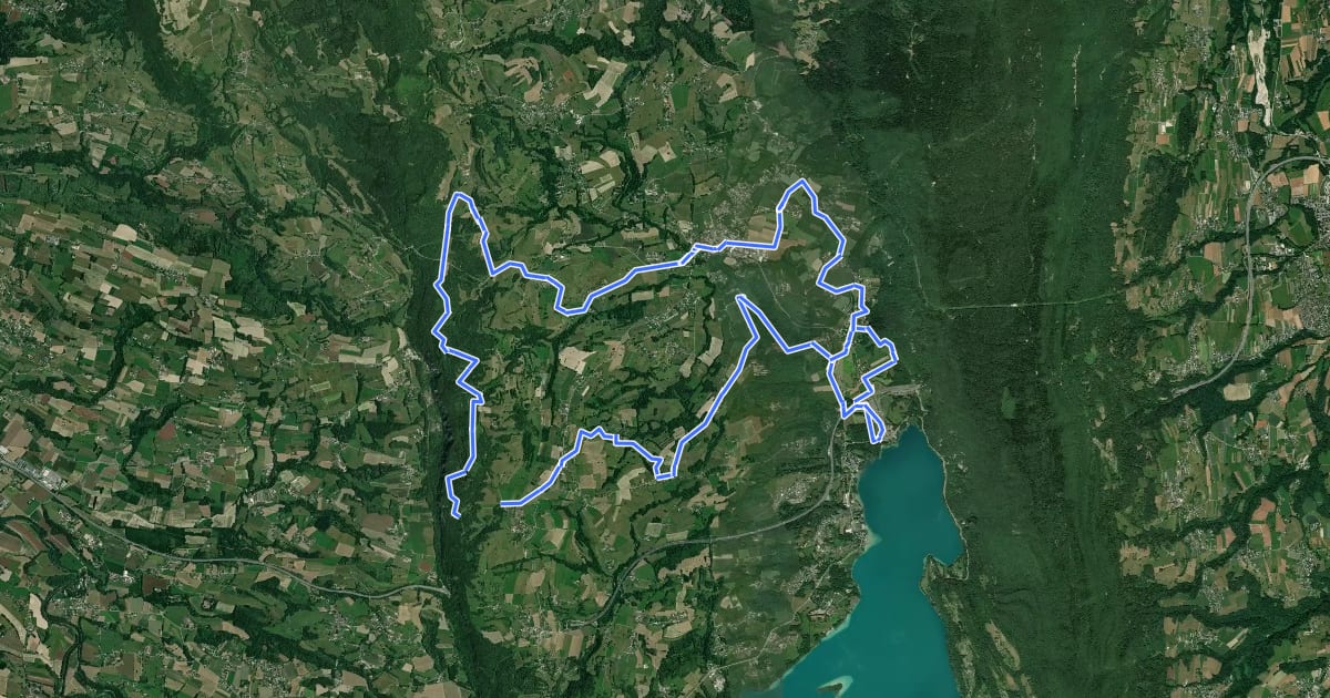 Маршрут Pays du lac d'Aiguebelette: Circuit VTT FFCT n°5 - Le col de la Crusille (rouge) на спутниковом снимке
