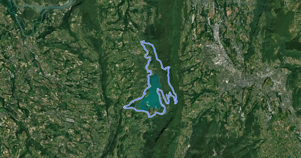 Маршрут Pays du lac d'Aiguebelette: Circuit VTT FFCT n°7 - La Voie Sarde (noir) на спутниковом снимке