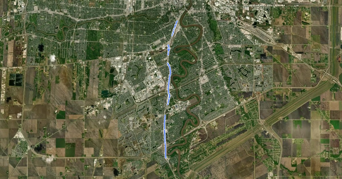 Маршрут Pembina Highway buffered bike lanes на спутниковом снимке