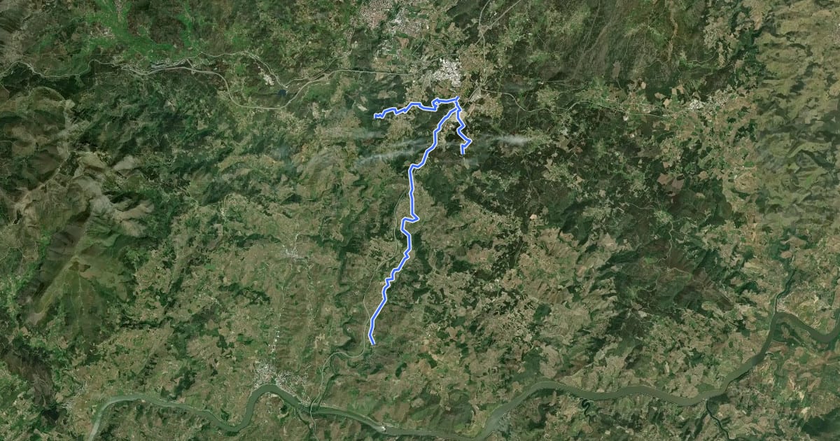 Маршрут Percurso pedestre do Douro Vinhateiro III на спутниковом снимке