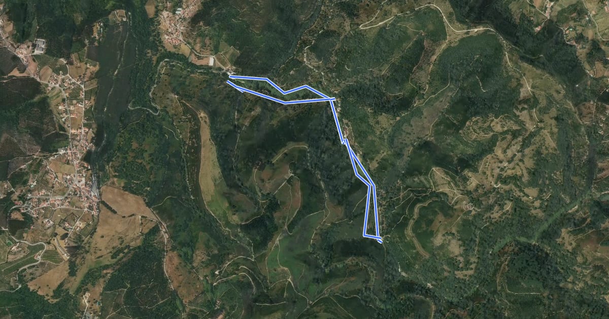 Маршрут Percurso Ribeirinho (azul) на спутниковом снимке
