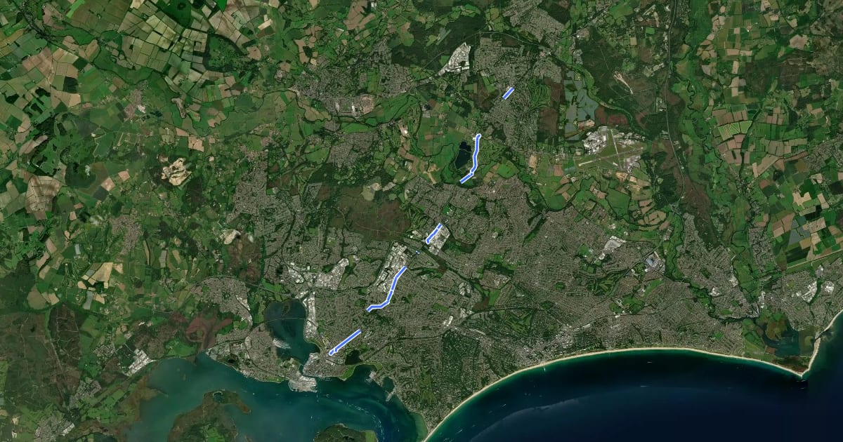 Маршрут Poole to Ferndown Proposed Cycleway на спутниковом снимке
