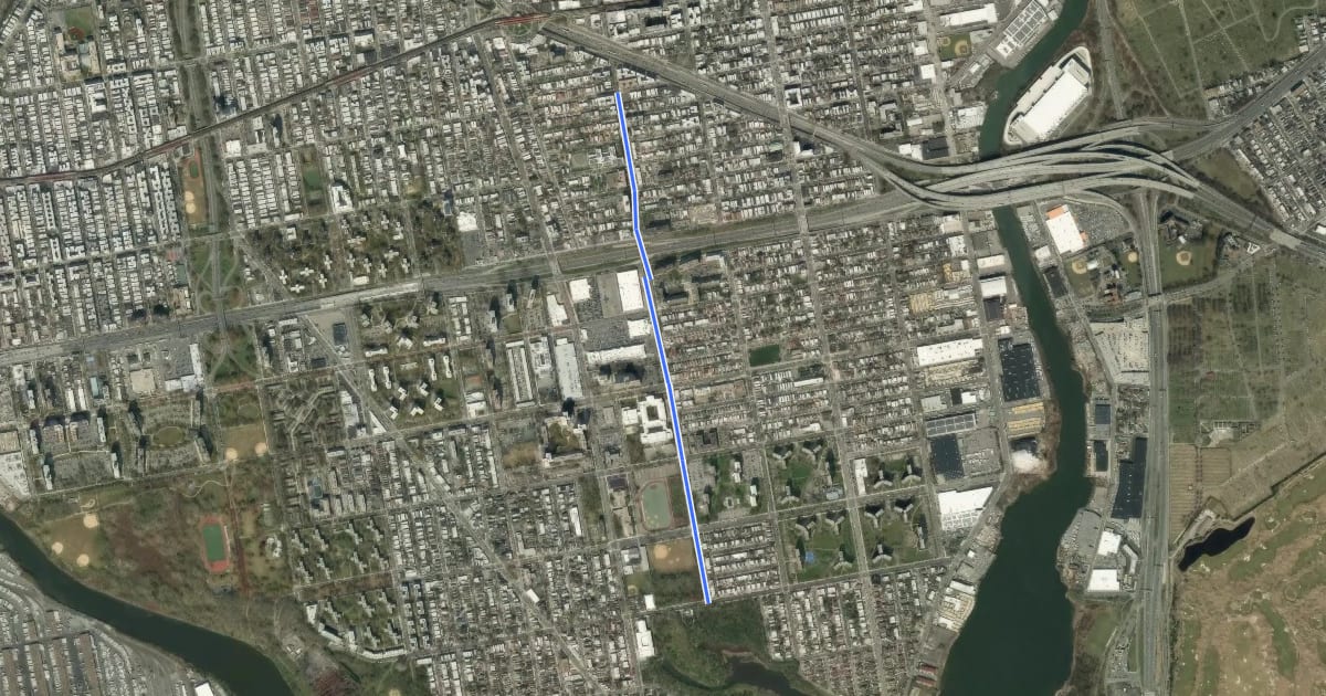 Маршрут Pugsley Avenue на спутниковом снимке