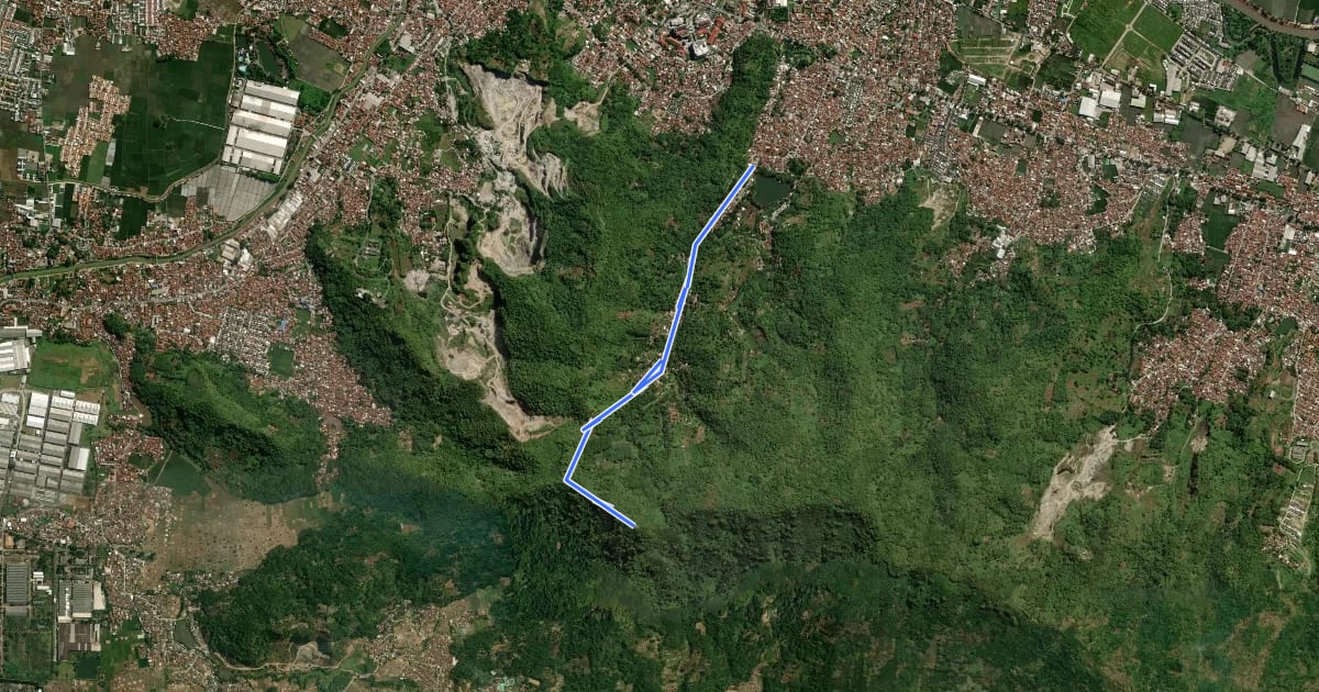 Маршрут Puncak Koromong via Situ Sipatahunan на спутниковом снимке