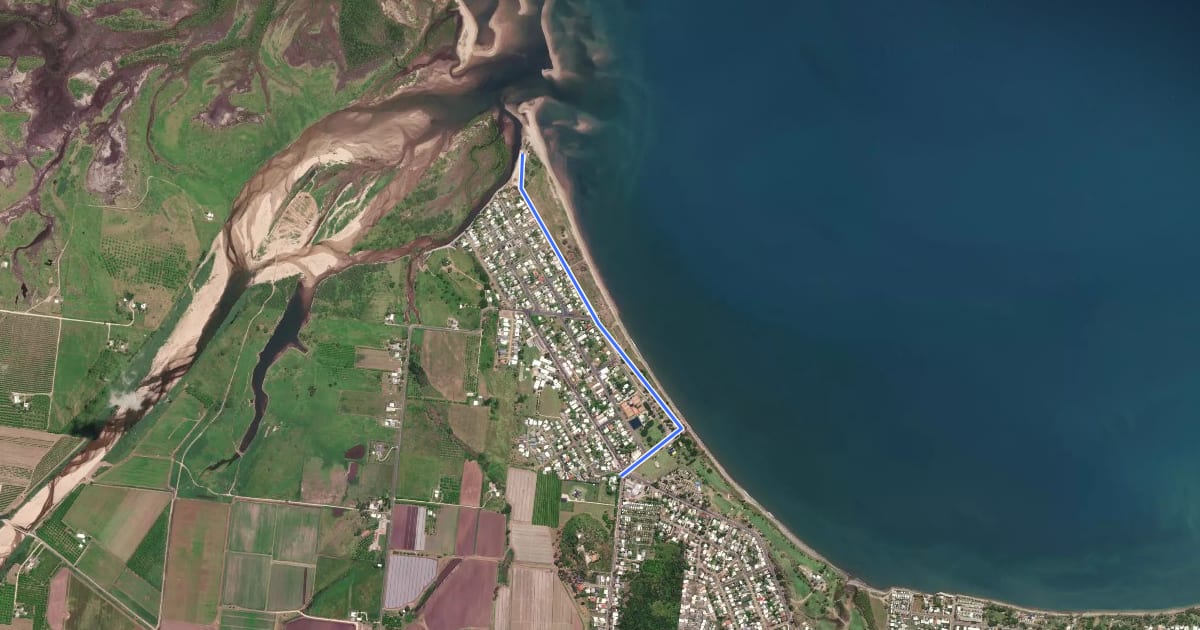 Маршрут Queens Bay Beach Walk на спутниковом снимке