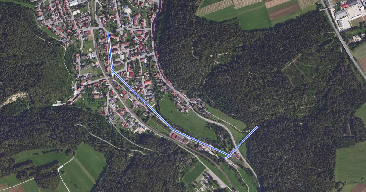 Маршрут Querweg - Strassberg - Weg Nr. 3 - Verbindung zwischen Weg 2 und Weg 2 - in Strassberg ohne Burg Strassberg на спутниковом снимке