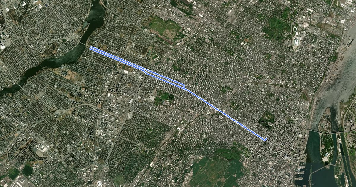 Маршрут Réseau Express Vélo, axe 1 : Berri / Lajeunesse / Saint-Denis на спутниковом снимке