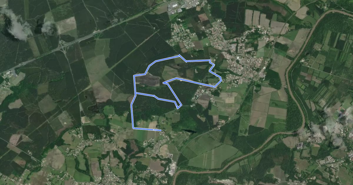 Маршрут Randonnée d'Angoumée aux tourbières de Mées на спутниковом снимке
