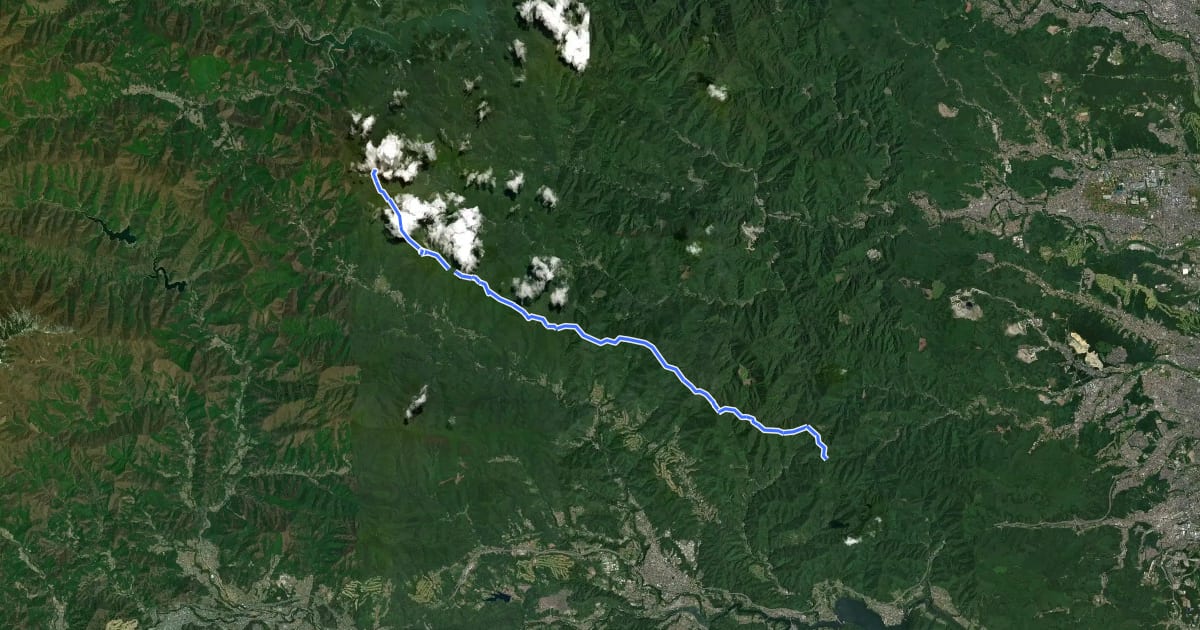 Маршрут Ridge trail to 三頭山 на спутниковом снимке