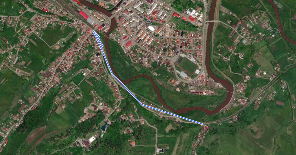 Маршрут RN Cascada Toplița - Pârtiile Magheruș și Bradul prin cartier Zăpode на спутниковом снимке