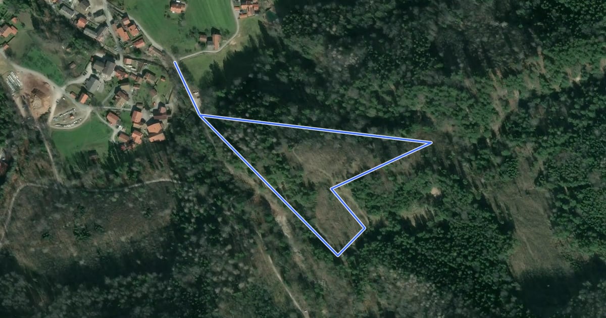 Маршрут rund um den Schloßberg на спутниковом снимке