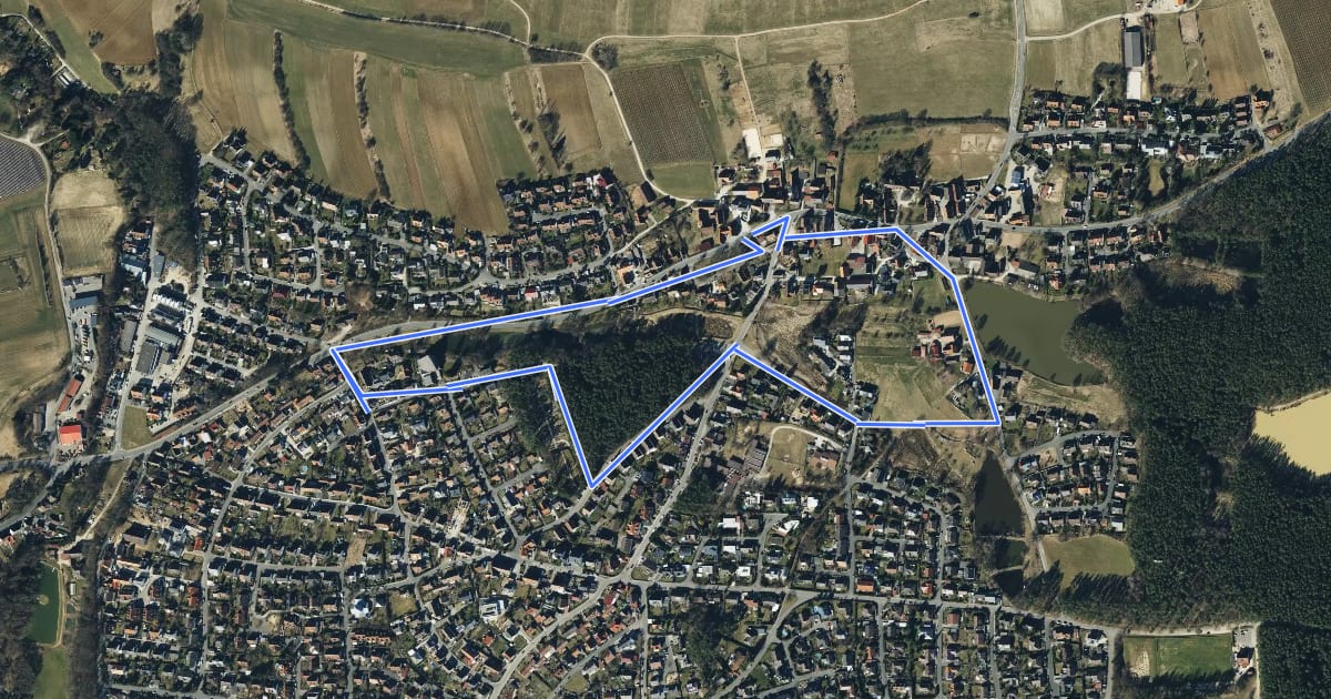 Маршрут Rund um die Eckenhaider Weiher und zum Eckenhaider Schloss на спутниковом снимке