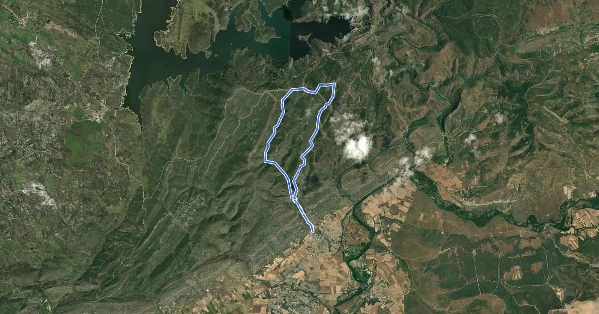 Маршрут Ruta 1: Subida al Cancho de la Cabeza por el Arroyo de Patones на спутниковом снимке