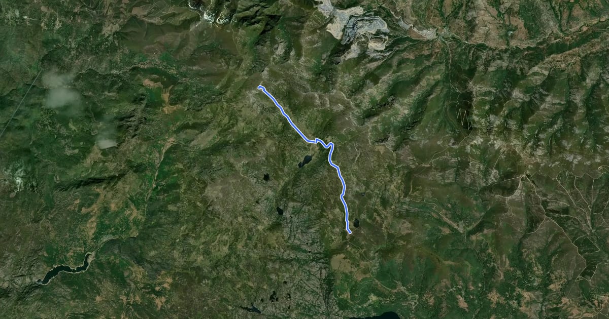 Маршрут Ruta a Peña Trevinca (desde la Laguna de los Peces, Sanabria) на спутниковом снимке