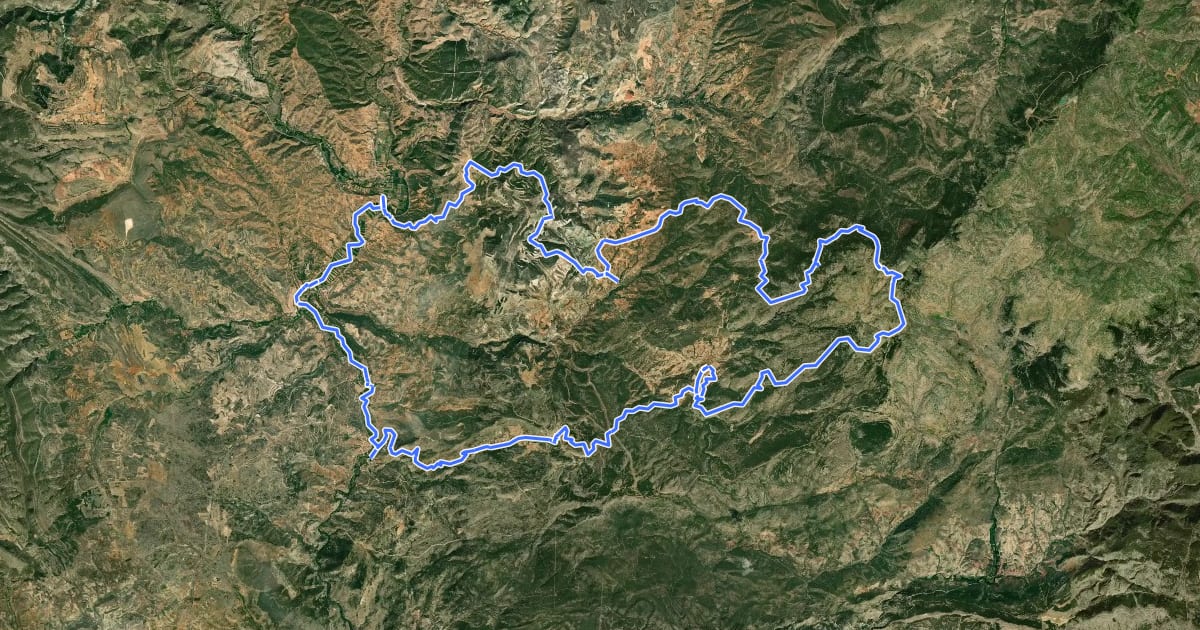 Маршрут Ruta del Parque Natural de la Puebla de San Miguel на спутниковом снимке