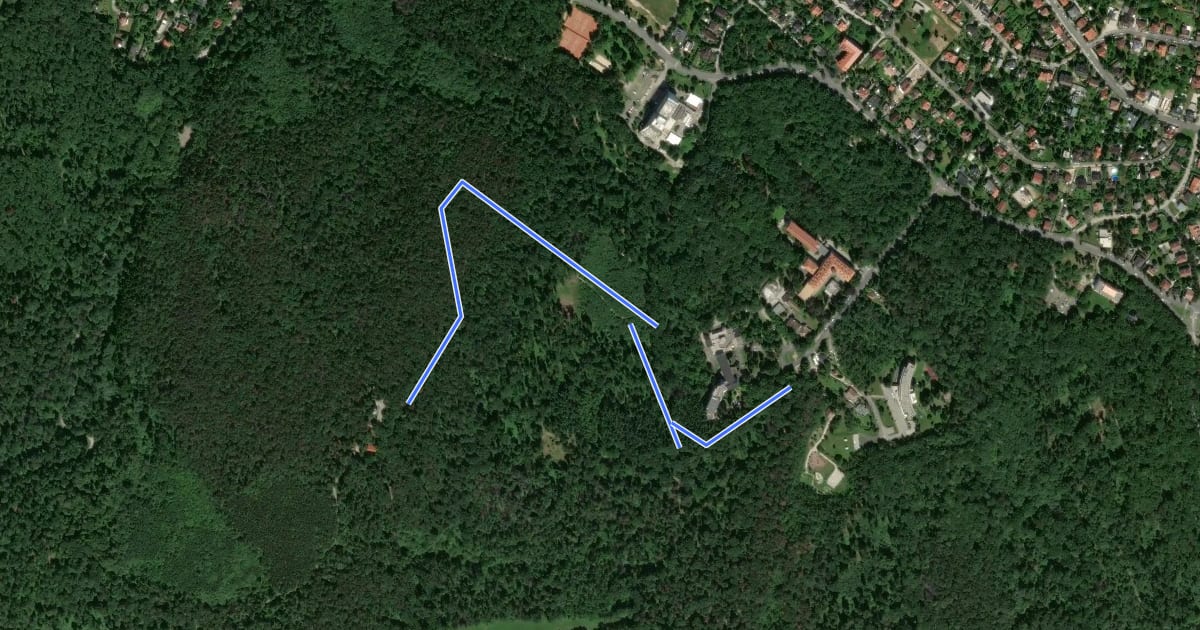 Маршрут S▲ (Hotel Lővér, am. – Egykori szánkó pálya – Károly-kilátó) на спутниковом снимке