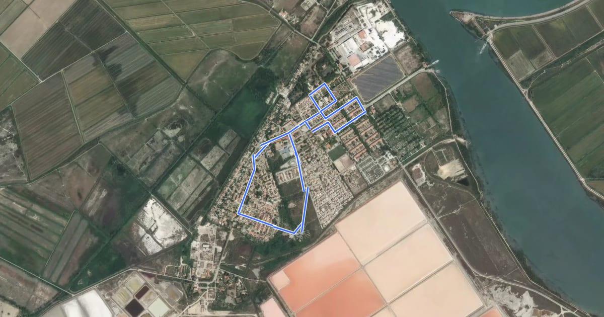 Маршрут Salin-de-Giraud, "notre histoire en Camargue" на спутниковом снимке