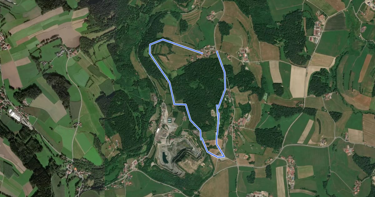 Маршрут Schlossberg-Rundweg (Rattenberger Wanderweg 5) на спутниковом снимке