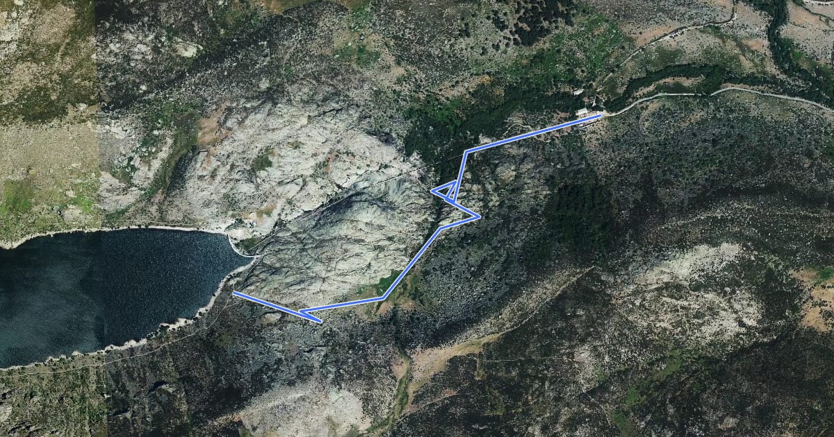 Маршрут Senda de la Laguna del Duque на спутниковом снимке