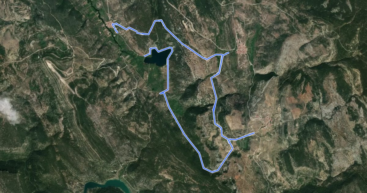 Маршрут Sendero de la Laguna Grande y el Torcal de la Lagunaseca на спутниковом снимке