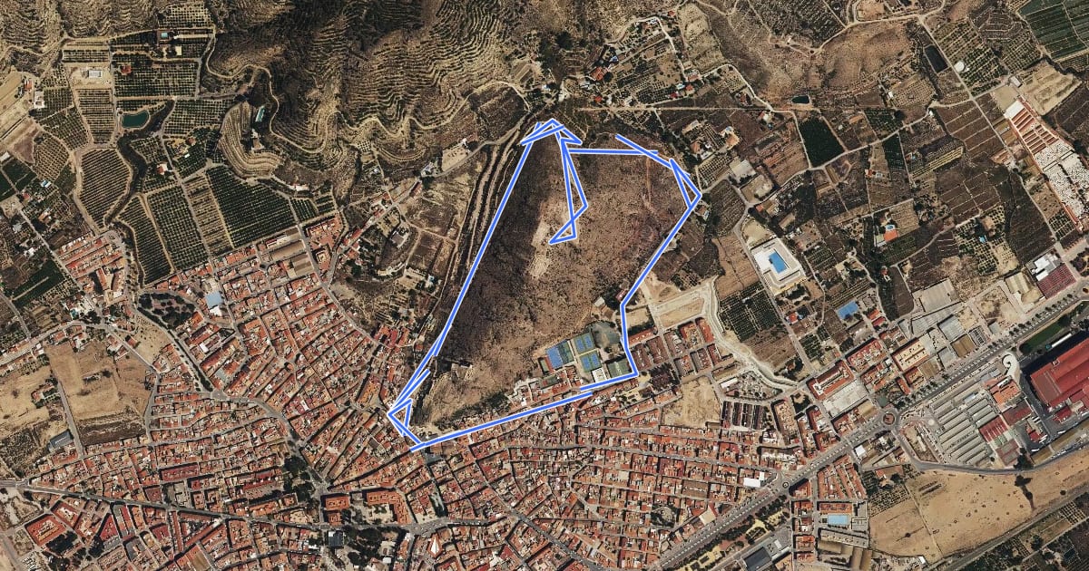 Маршрут Sendero del Cerro del Castillo de Alhama на спутниковом снимке