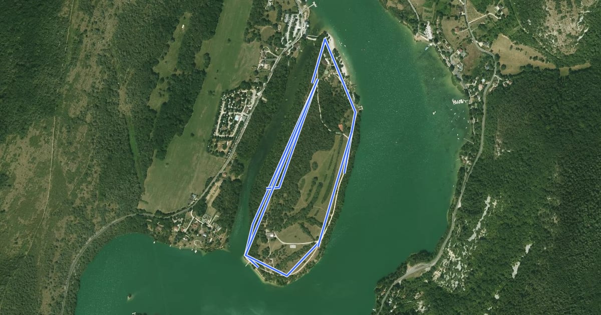 Маршрут Sentier découverte de l'Île Chambod на спутниковом снимке