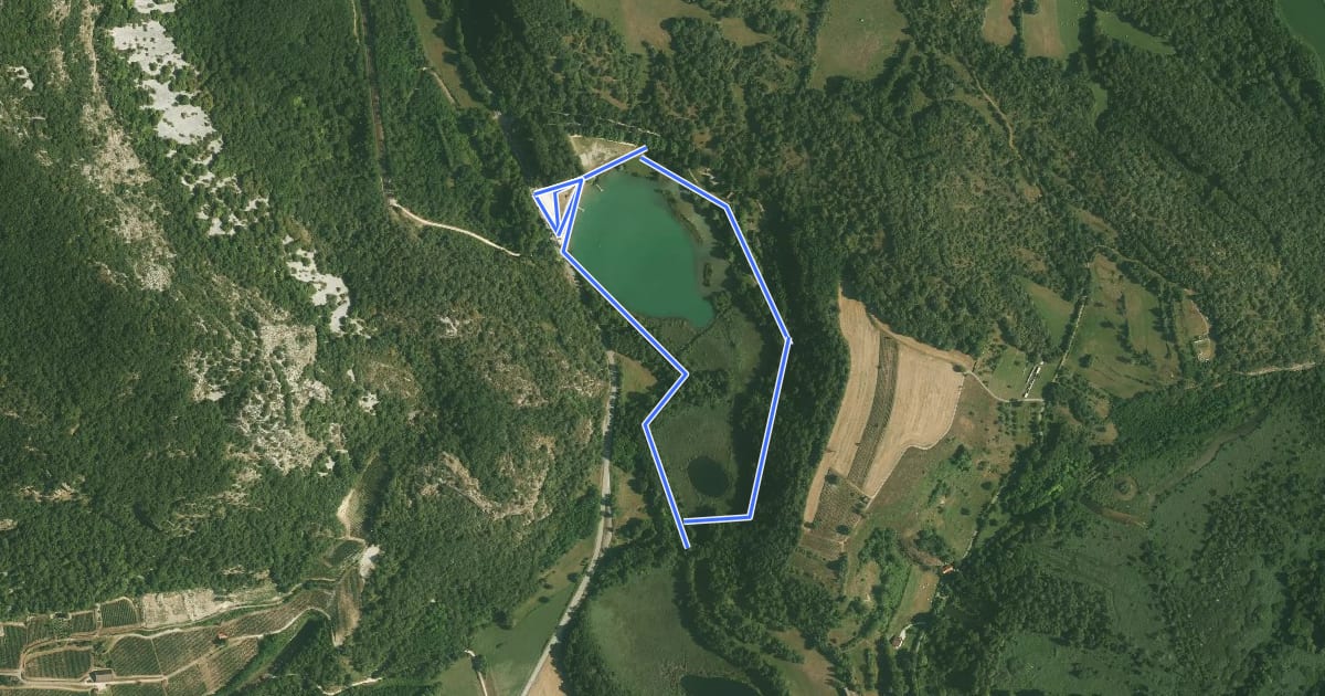 Маршрут Sentier d'interprétation du Lac de Virieu на спутниковом снимке