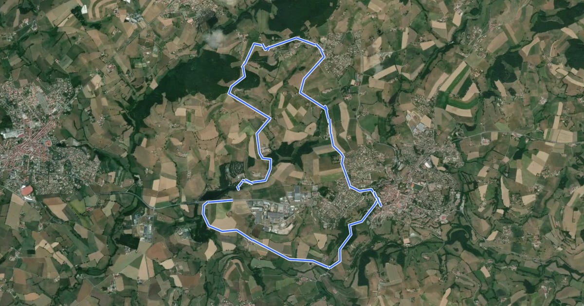 Маршрут Sentier des paysages des Monts du Lyonnais - Boucle est à VTT на спутниковом снимке