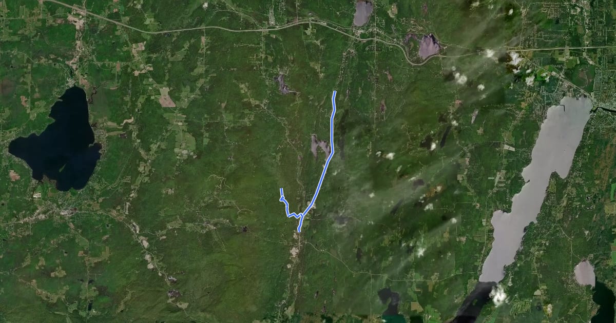 Маршрут Sentier des ruisseaux на спутниковом снимке