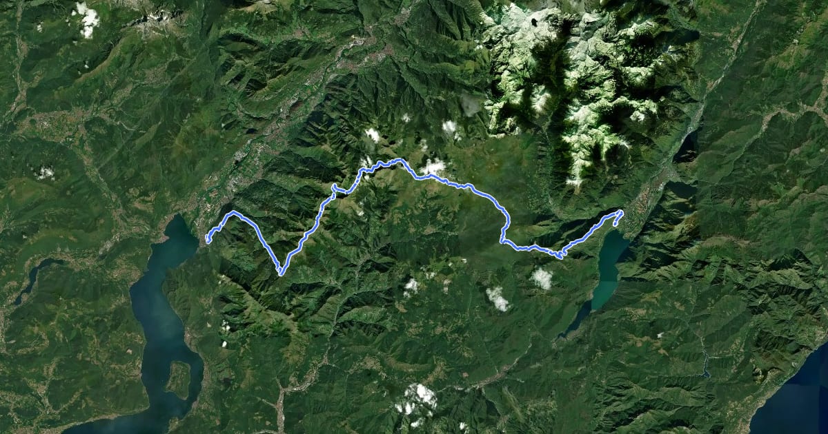 Маршрут Sentiero dei Laghi - 1 Percorso Bresciano на спутниковом снимке