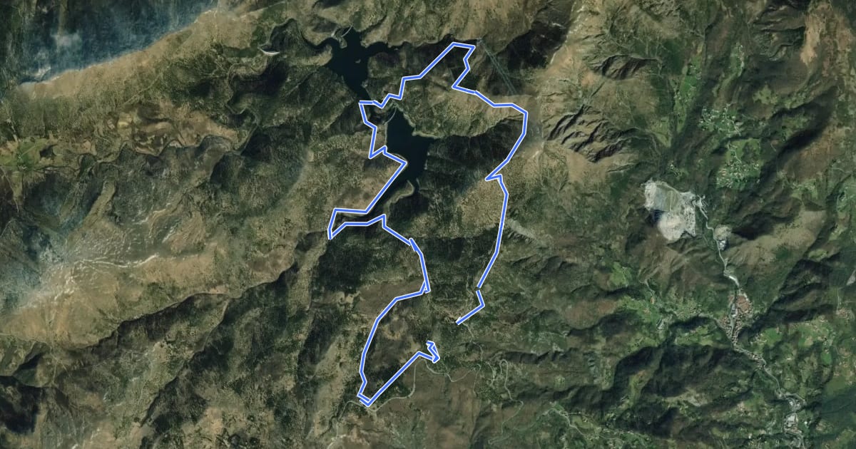 Маршрут Sentiero naturalistico dei Laghi del Gorzente на спутниковом снимке