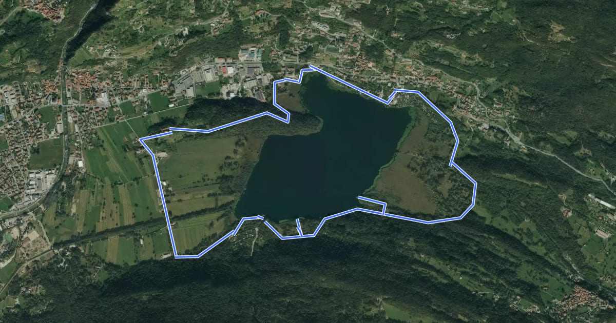 Маршрут Sentiero Riserva lago del Piano на спутниковом снимке