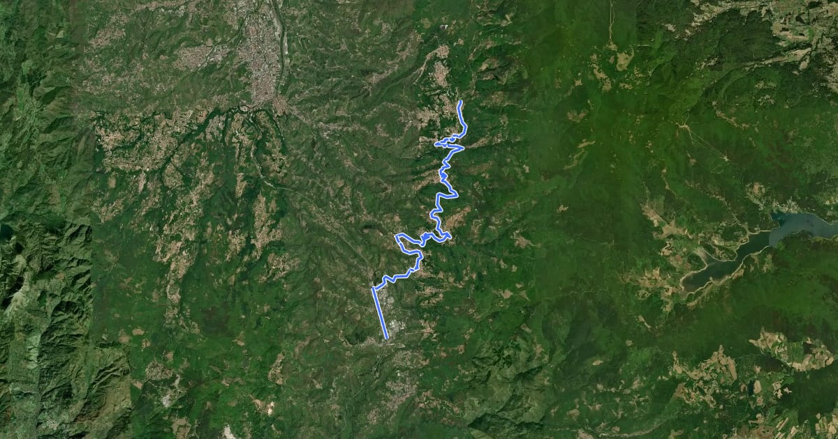 Маршрут (SI-C U22-A) Spezzano Piccolo - Piano Lago на спутниковом снимке