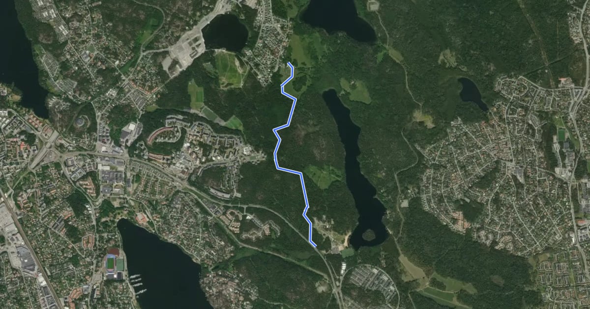 Маршрут Skogsstigen 2.5km grön на спутниковом снимке