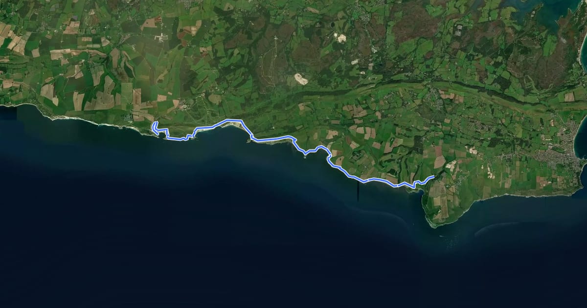 Маршрут South West Coast Path (Section 51: Lulworth Cove to Worth Matravers) на спутниковом снимке