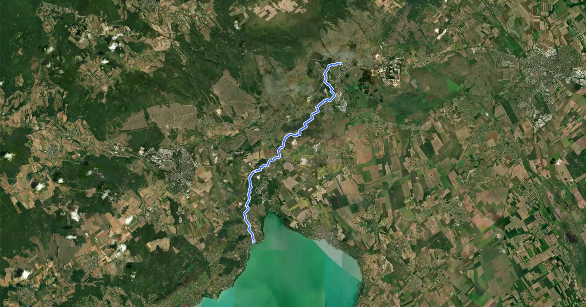 Маршрут ST802 Várpalota- Balatonamádi на спутниковом снимке