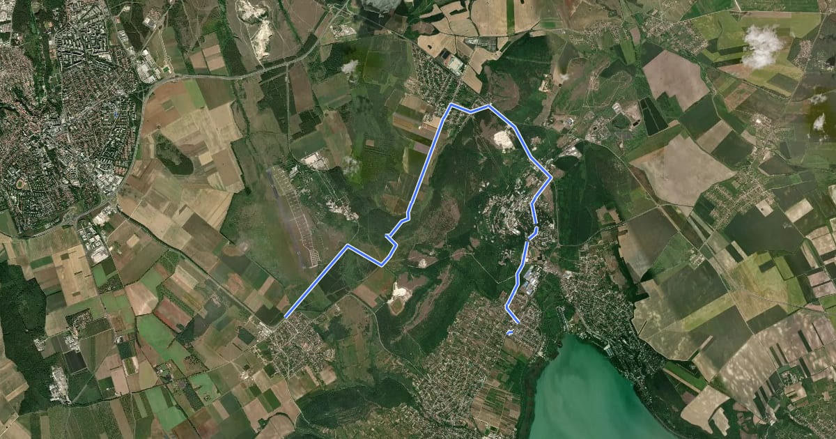 Маршрут Szentkirályszabadja - Litér - Balatonfűzfő kerékpárút на спутниковом снимке