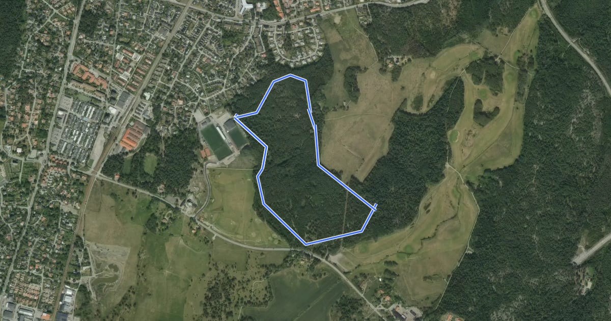 Маршрут Täby IP milen 2.5km röd на спутниковом снимке