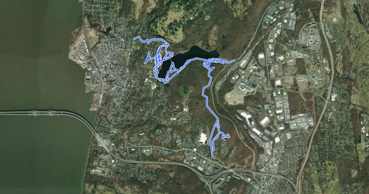 Маршрут Tarrytown Lakes Trail System на спутниковом снимке