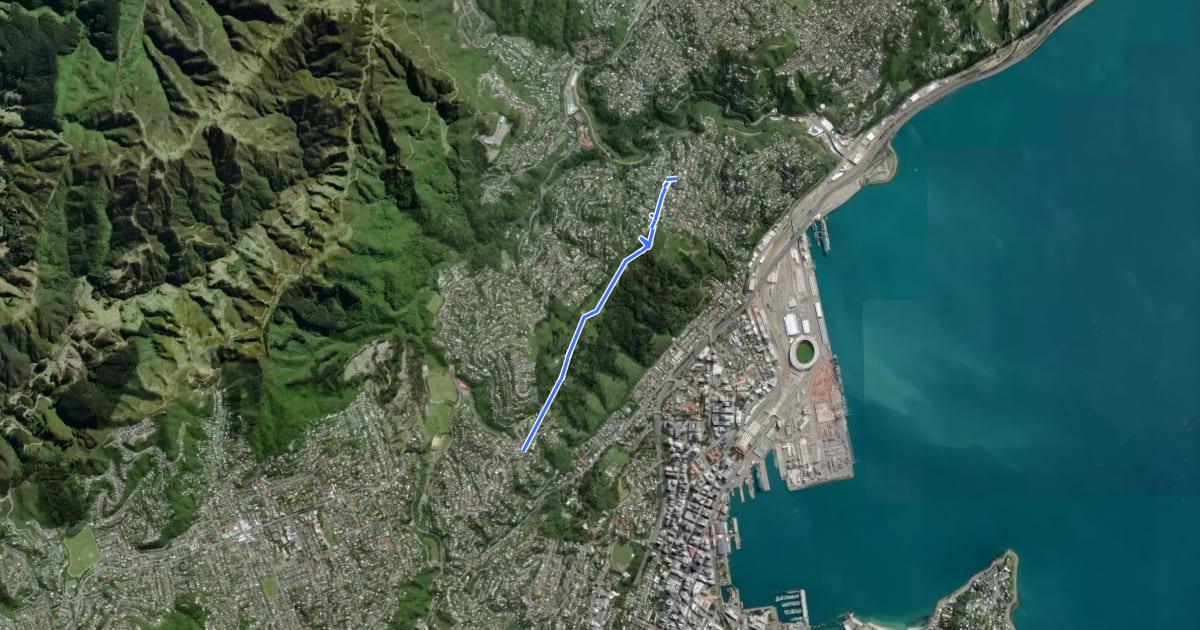 Маршрут Te Ahumairangi ridgeline track на спутниковом снимке