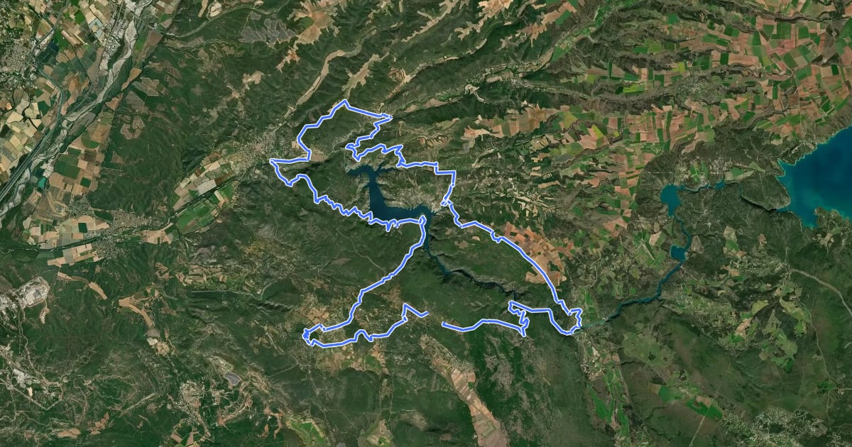 Маршрут Tour du lac d'Esparron на спутниковом снимке