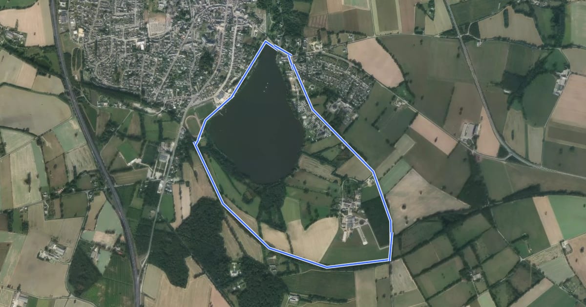 Маршрут Tour du lac de Bain-de-Bretagne на спутниковом снимке